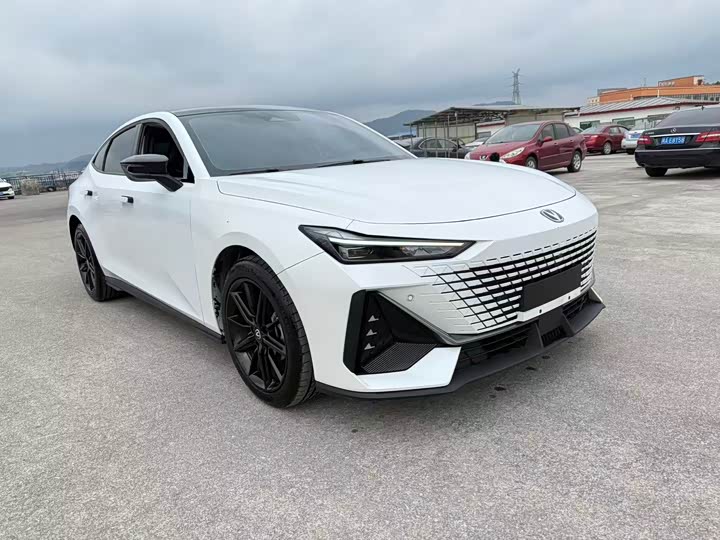 Фото 3 - Changan UNI-V