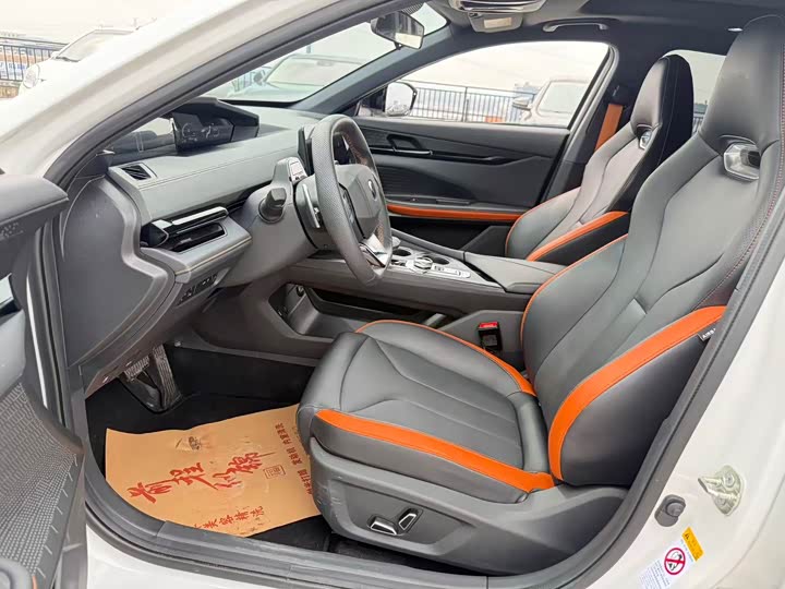 Фото 4 - Changan UNI-V