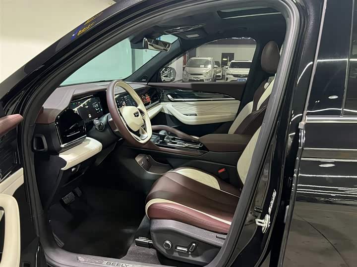 Фото 10 - Geely Monjaro