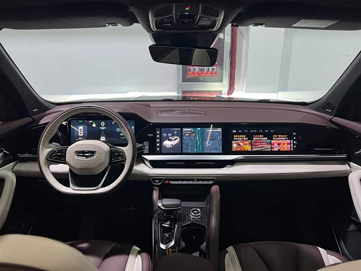 Фото 15 - Geely Monjaro