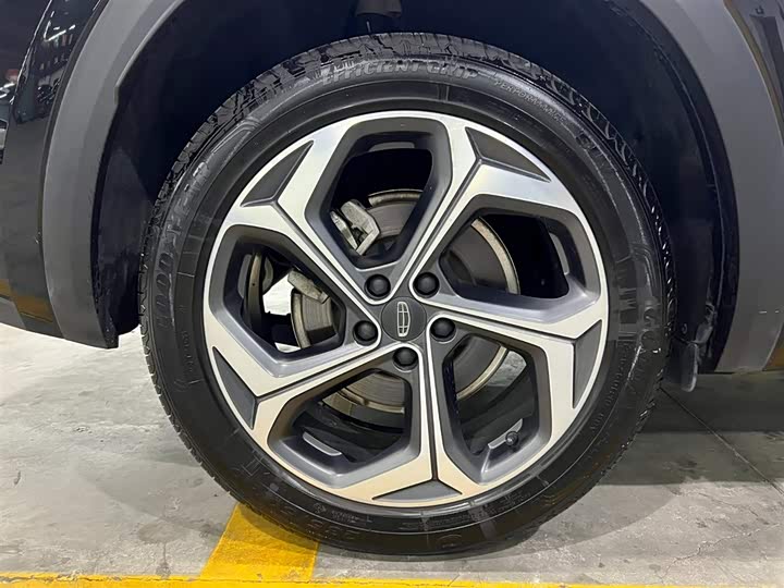 Фото 22 - Geely Monjaro