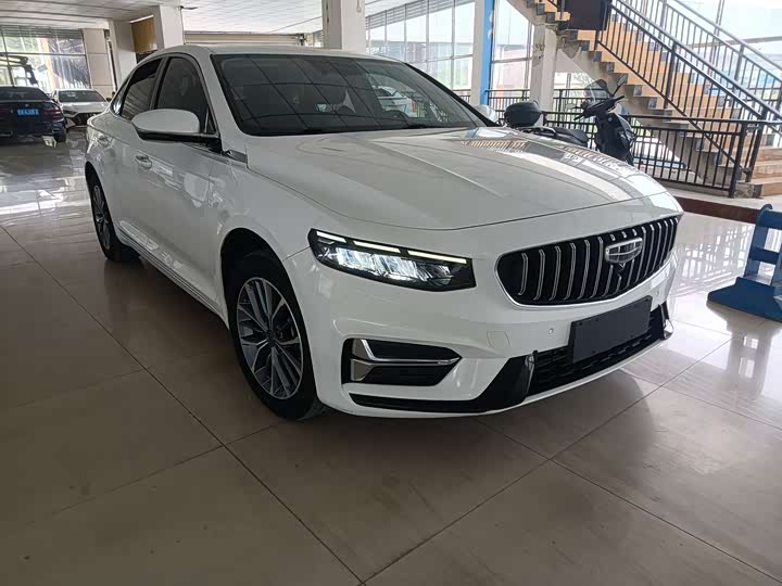 Фото 3 - Geely Preface