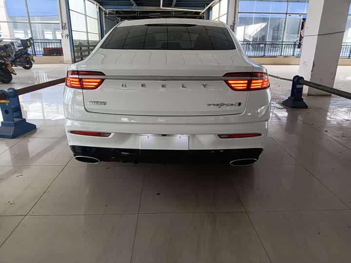 Фото 4 - Geely Preface