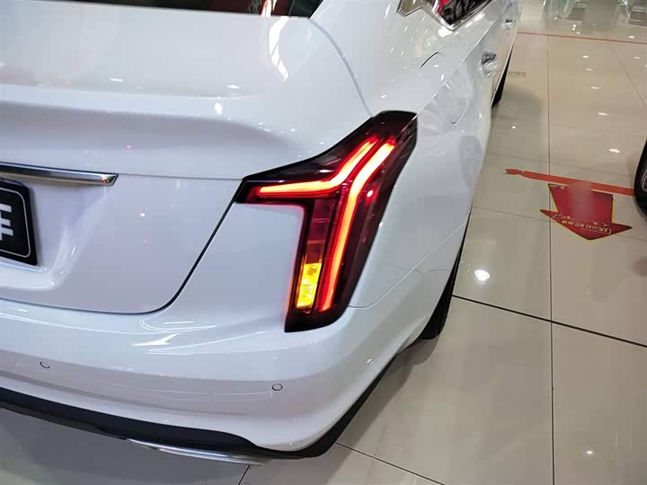 Фото 8 - Cadillac CT5