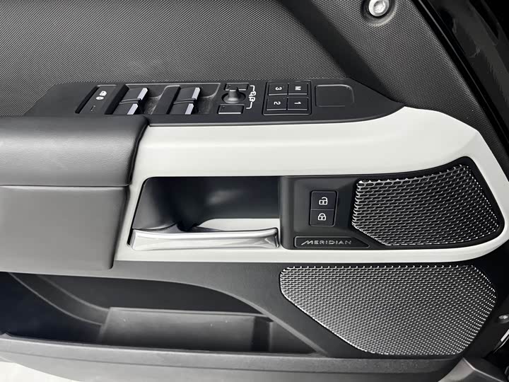 Фото 5 - Land Rover Defender