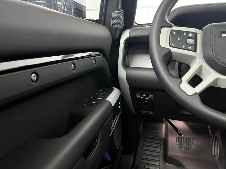 Фото 9 - Land Rover Defender