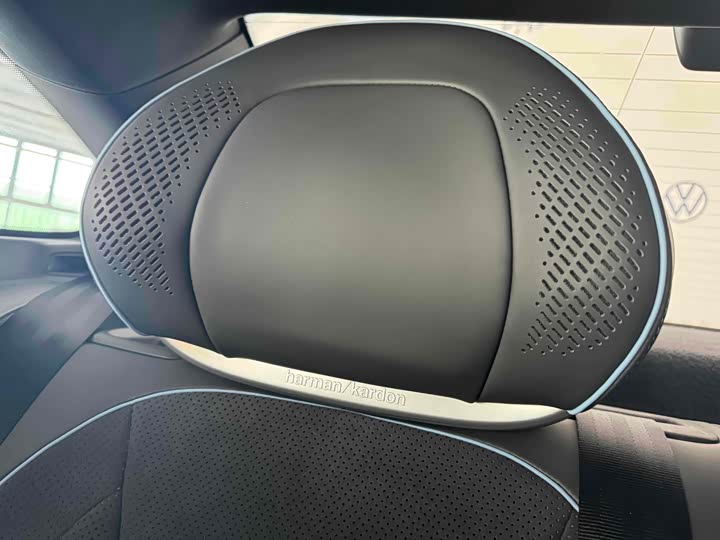 Фото 14 - Volkswagen Passat