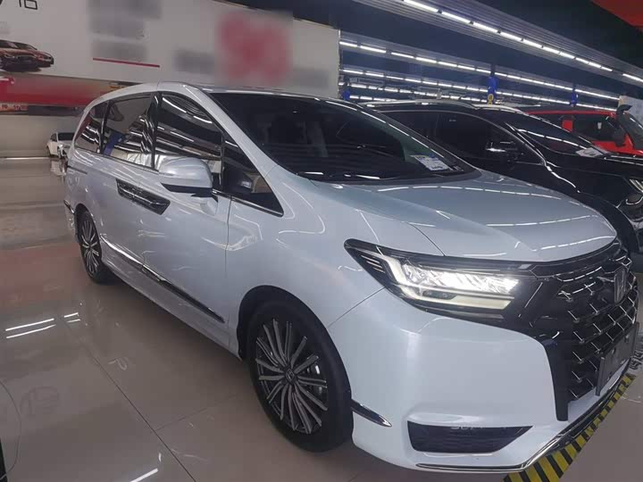 Фото 4 - Honda Elysion