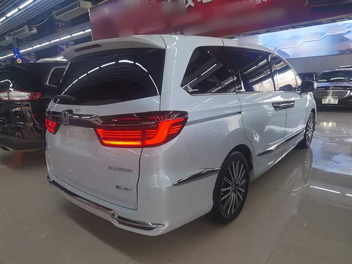 Фото 5 - Honda Elysion