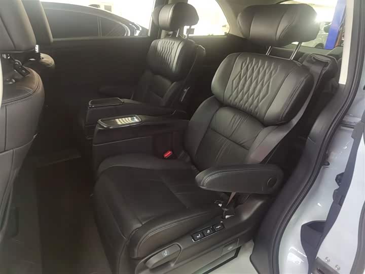 Фото 8 - Honda Elysion