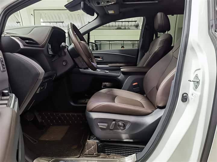 Фото 11 - Toyota Sienna