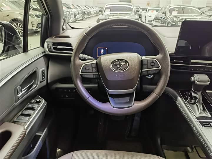 Фото 15 - Toyota Sienna