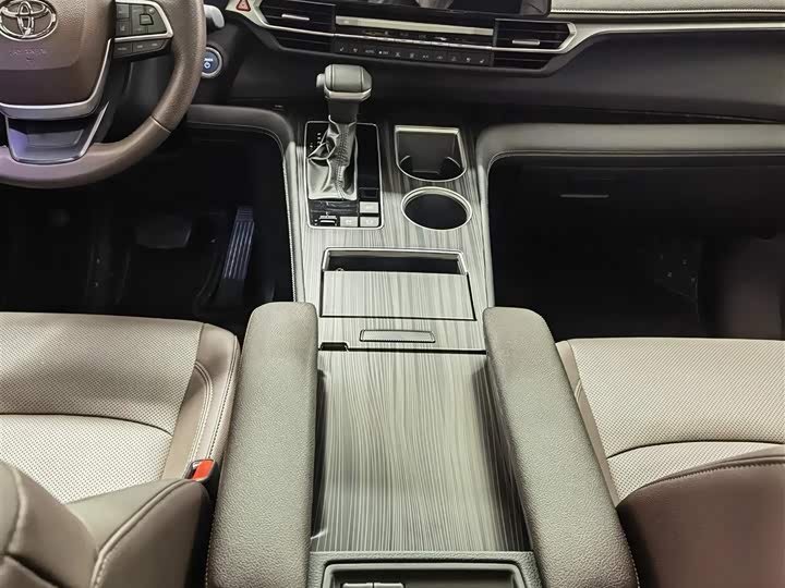 Фото 16 - Toyota Sienna