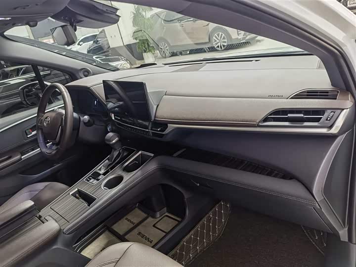 Фото 20 - Toyota Sienna