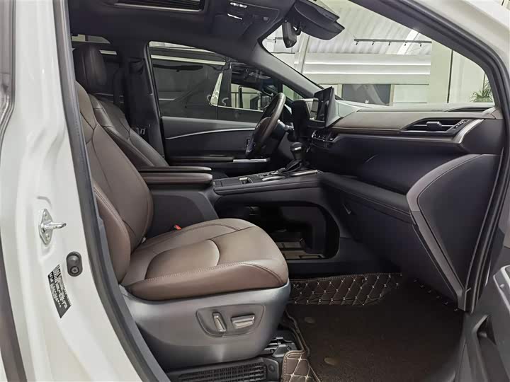 Фото 21 - Toyota Sienna