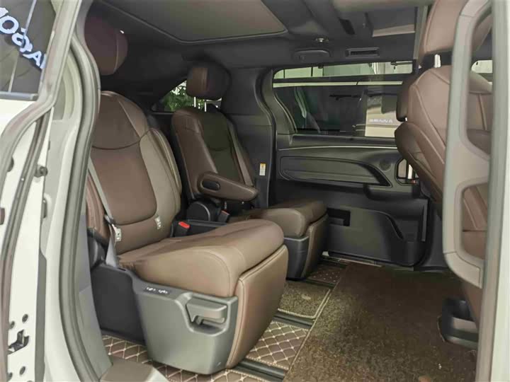 Фото 22 - Toyota Sienna