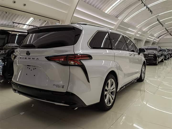 Фото 4 - Toyota Sienna