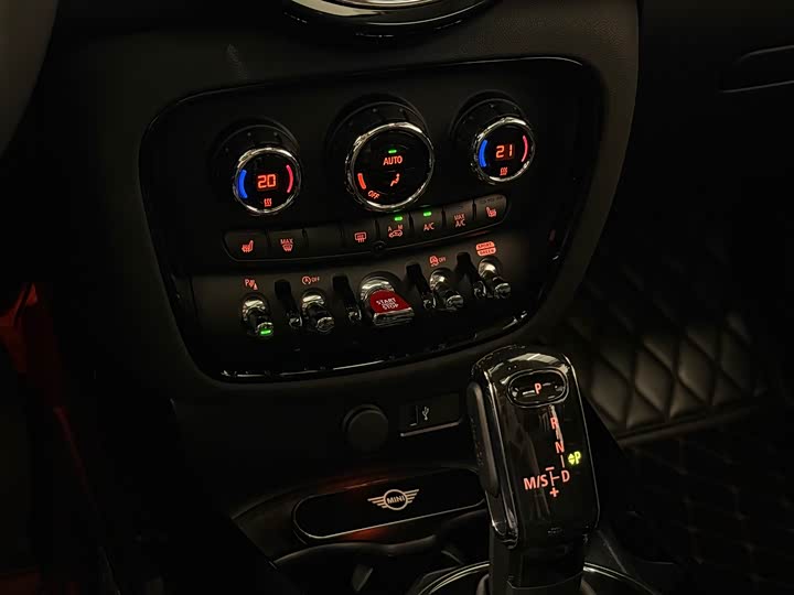 Фото 15 - Mini Clubman