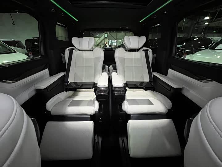 Фото 13 - Lexus LM