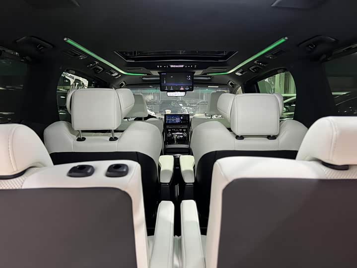 Фото 14 - Lexus LM