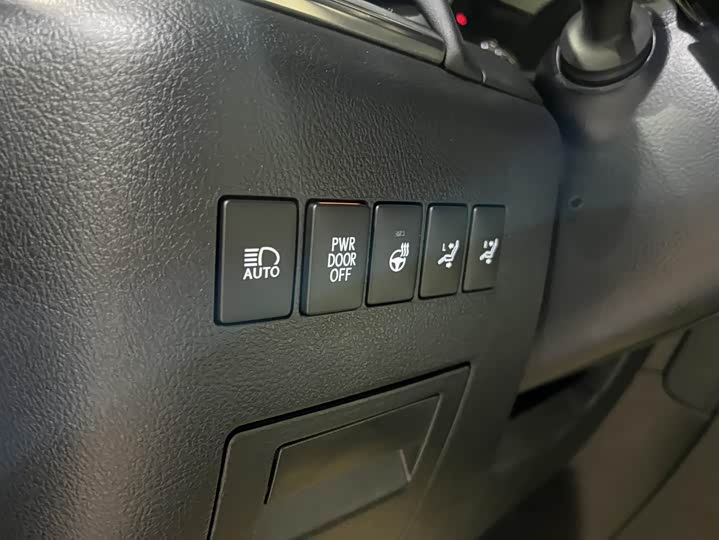 Фото 21 - Lexus LM