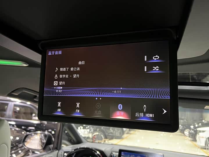 Фото 24 - Lexus LM