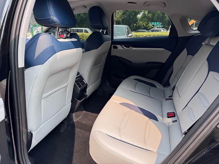 Фото 8 - Geely Preface