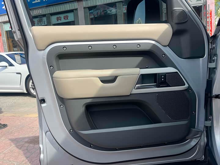 Фото 15 - Land Rover Defender