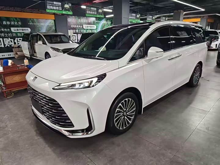 Фото 1 - Buick GL8 Hybrid