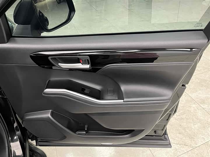 Фото 12 - Toyota Highlander