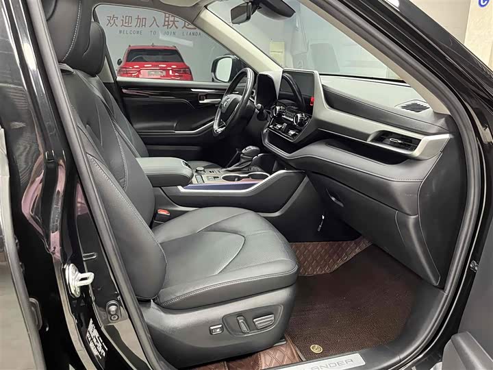 Фото 13 - Toyota Highlander