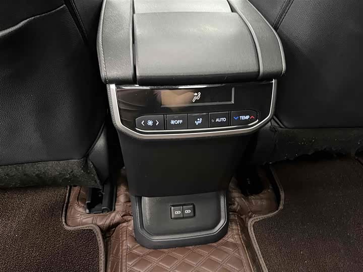 Фото 15 - Toyota Highlander