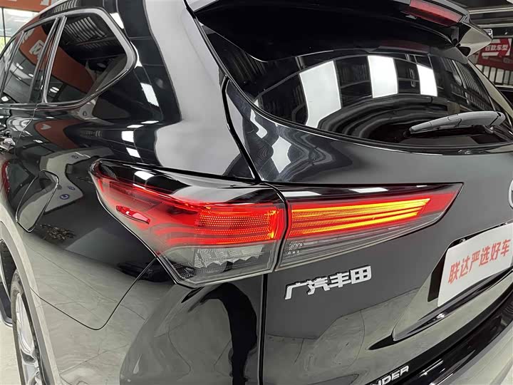 Фото 21 - Toyota Highlander