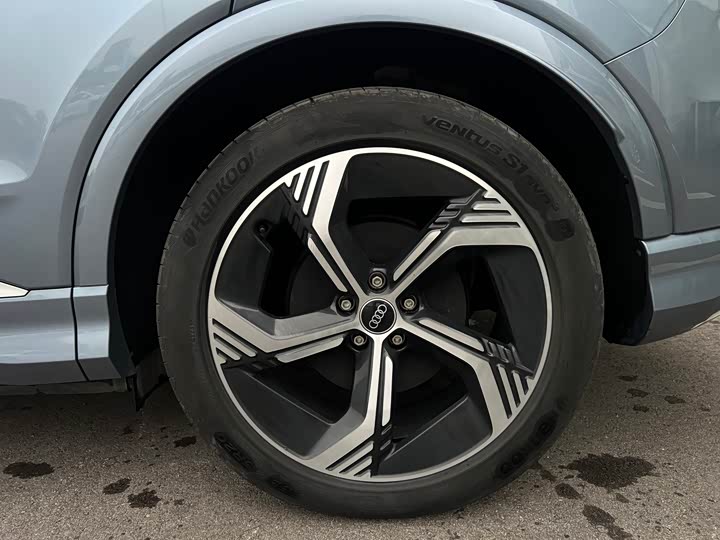 Фото 10 - Audi Q4 e-tron