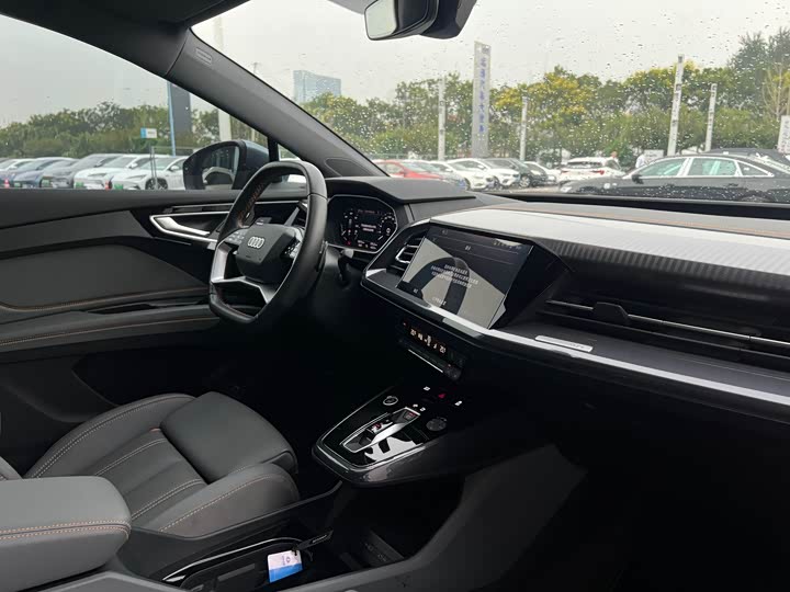 Фото 12 - Audi Q4 e-tron