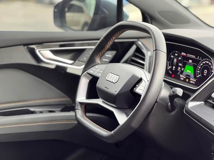 Фото 14 - Audi Q4 e-tron