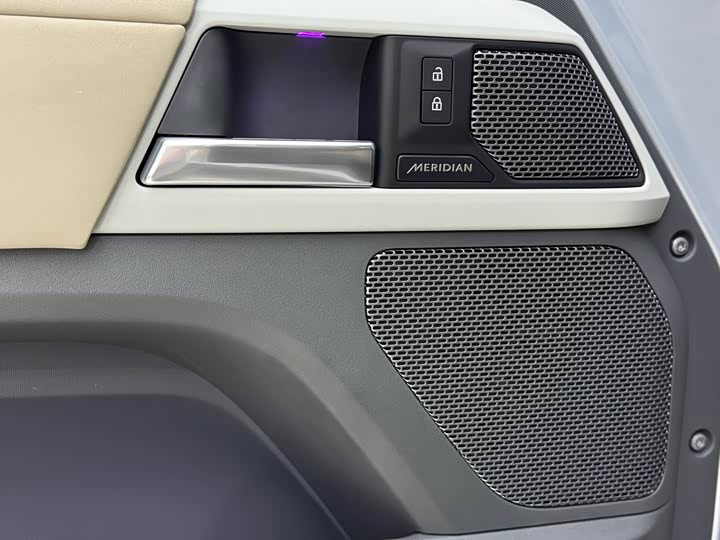 Фото 11 - Land Rover Defender