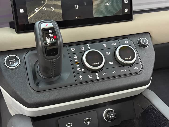 Фото 19 - Land Rover Defender