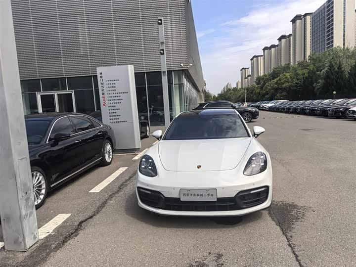 Фото 1 - Porsche Panamera