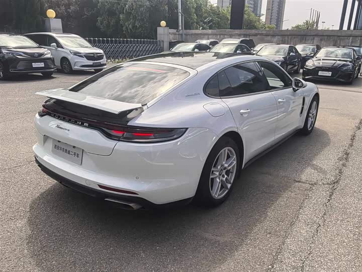 Фото 3 - Porsche Panamera