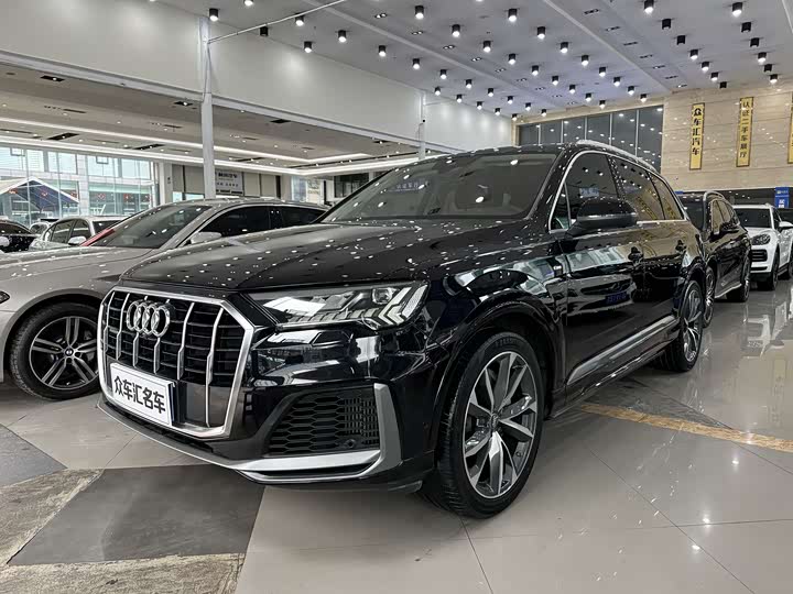 Фото 1 - Audi Q7