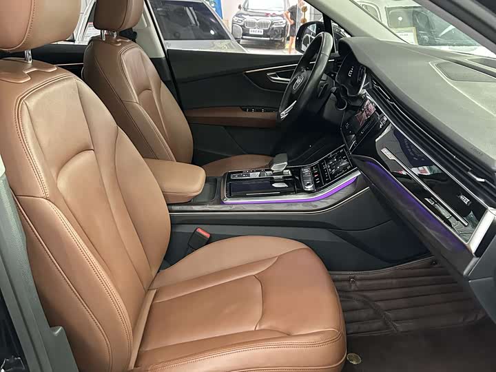 Фото 13 - Audi Q7