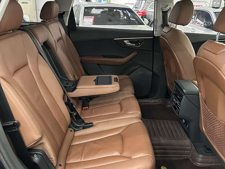 Фото 14 - Audi Q7