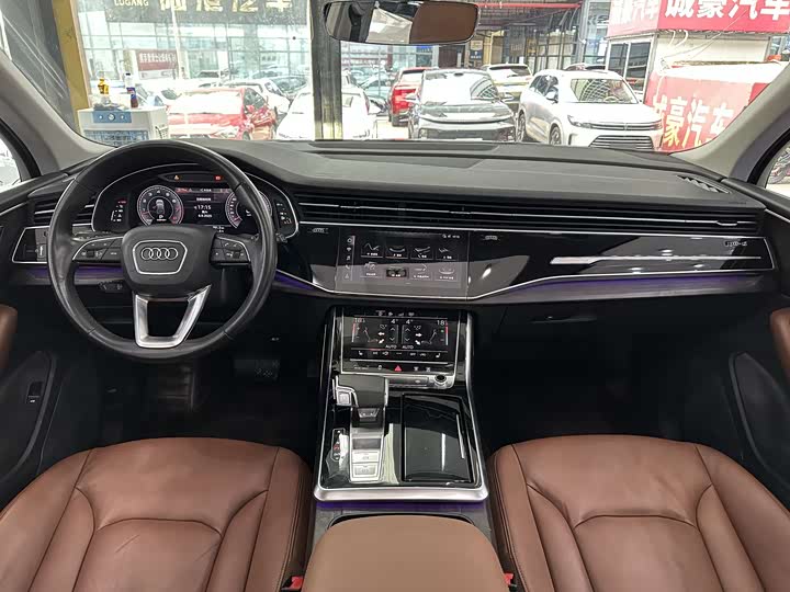 Фото 17 - Audi Q7