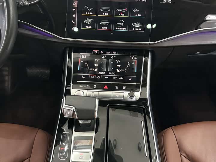 Фото 18 - Audi Q7