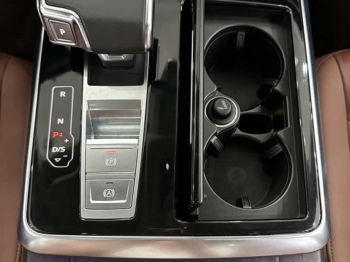 Фото 20 - Audi Q7