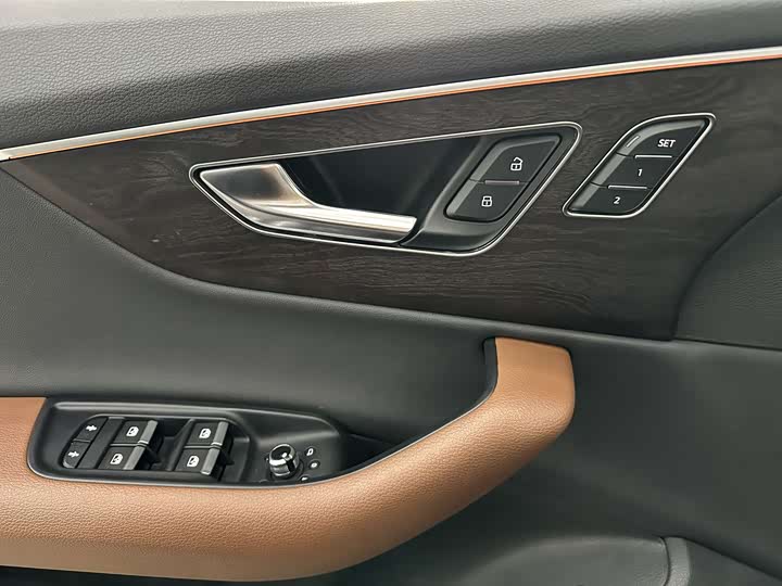 Фото 23 - Audi Q7