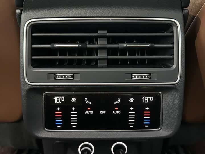 Фото 24 - Audi Q7