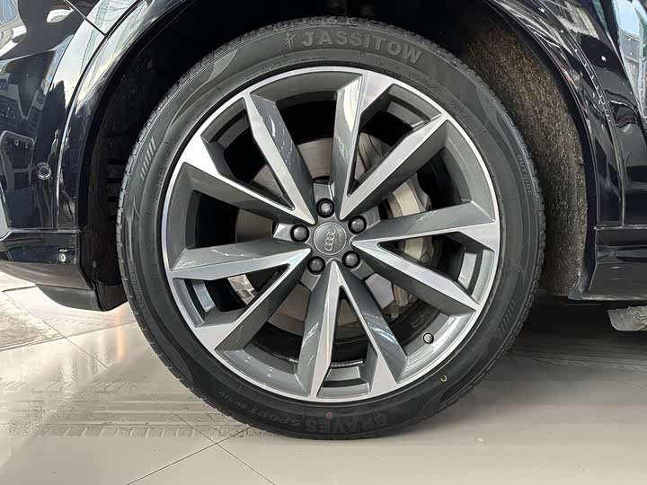 Фото 25 - Audi Q7