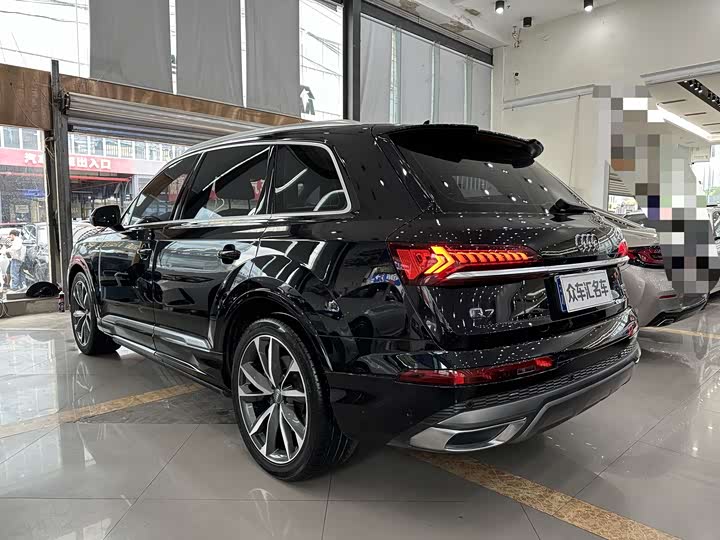 Фото 4 - Audi Q7